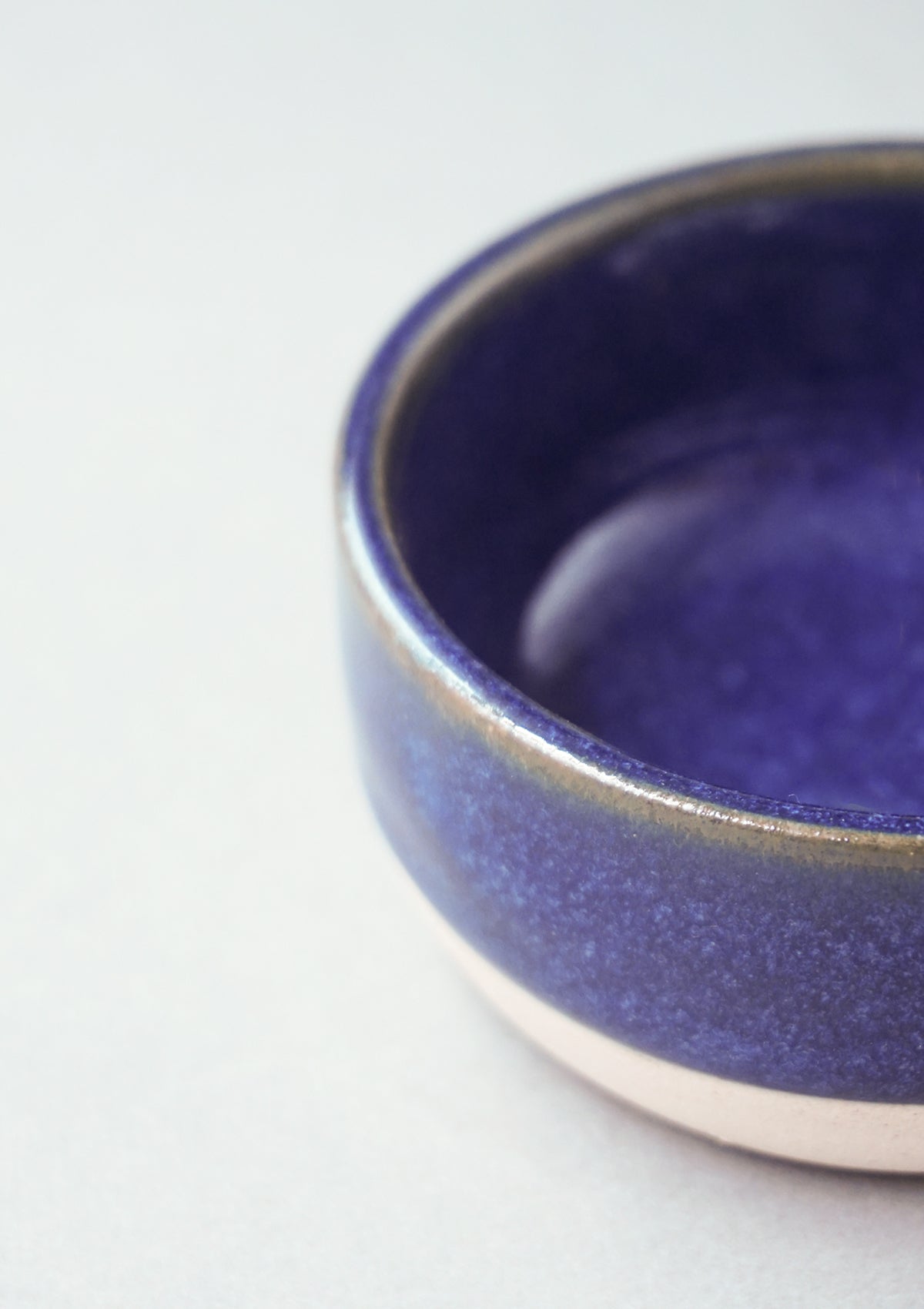IshqME Deep Blue Dining & Decor Combo: Ceramic Dinner Set & Mini Vase - IshqMe