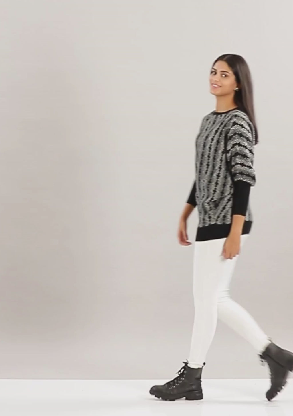 Batwing Pullover - Black &White