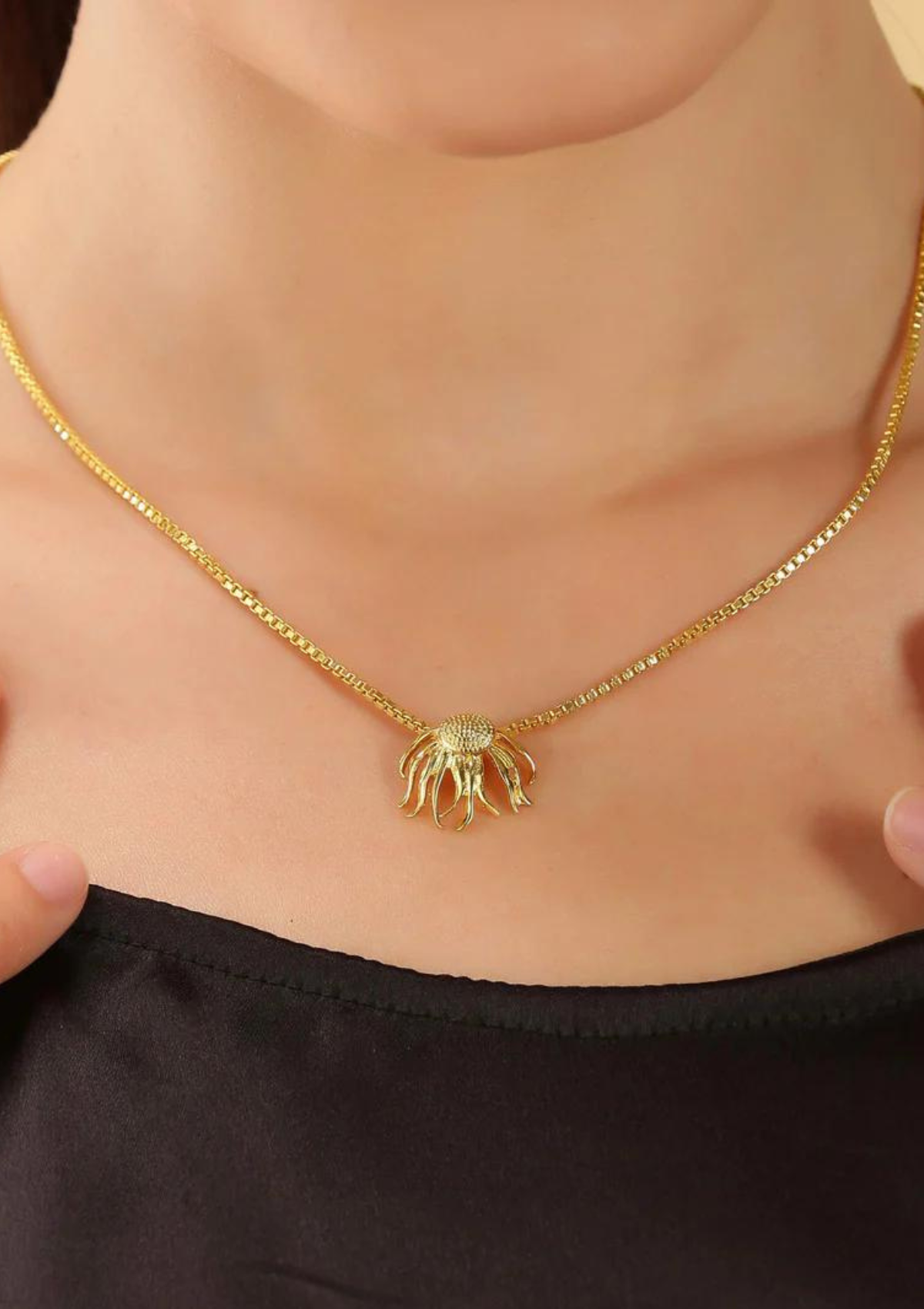 Delicate Flower Pendant Necklace - IshqMe