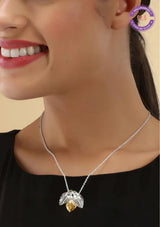 HAMMERED SILVER PERIDOT STUDDED PENDANT NECKLACE